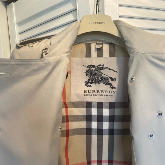 Meet your Posher, Jennifer - Picture 4 of 4